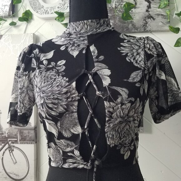 Chrysanthemum High Neck Crop Top - Picture 2 of 3